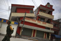 <p>A soldier walks by a partially collapsed structure in the town of Matias Romero, Oaxaca state, Mexico, Friday, Sept. 8, 2017. (Photo: Felix Marquez/AP) </p>