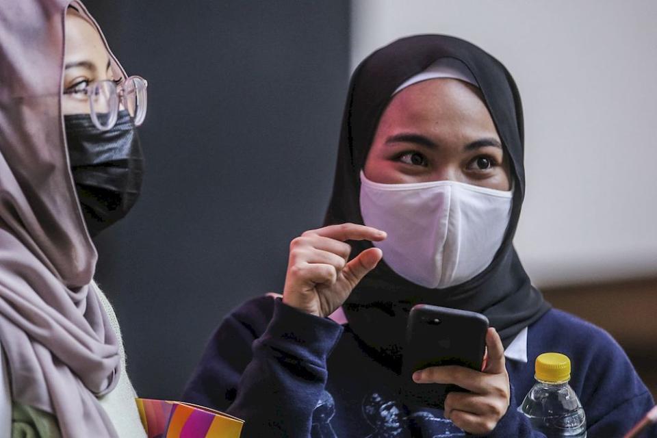 Alia Izzah (right) speaking to Malay Mail reporters at Mid Valley shopping centre cinema, March 5, 2021. ― Picture by Hari Anggara.