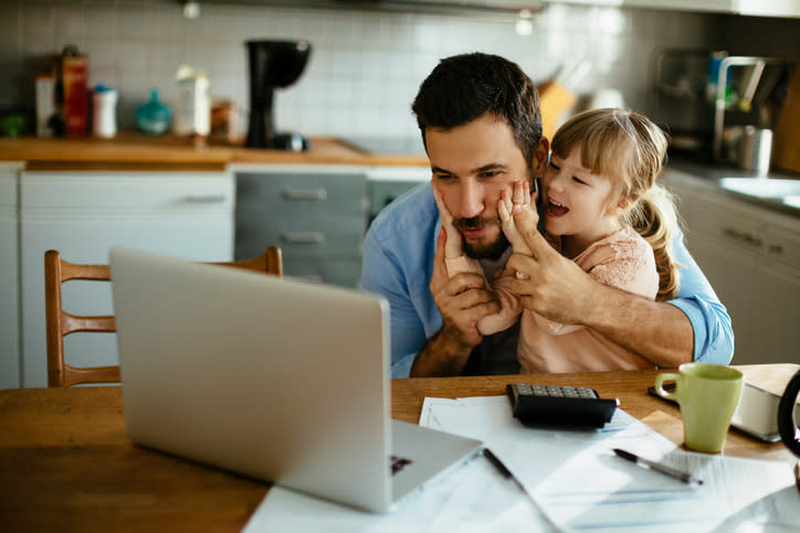 <p>I dubbi su uno strumento evidentemente utile e positivo, riguardano l’effettiva saltuarietà del lavoro. Con un limite di 600 euro netti al mese, infatti, il rischio è che con un solo committente l’utilizzo dei voucher nasconda in verità un lavoro continuativo - seppur sottopagato. </p>