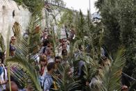 Catholic faithful hold palm fronds during a Palm Sunday procession on the Mount of Olives in Jerusalem, April 13, 2014. REUTERS/Finbarr O'Reilly (ISRAEL - Tags: RELIGION SOCIETY)