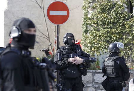 Members of special Police units RAID outside the Tocqueville high school after a shooting in Grasse, southern France, March 16, 2017. REUTERS/Eric Gaillard