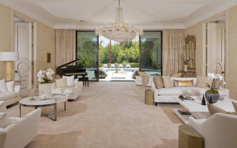 <p>The sitting room also had a baby grand piano, perfect for the owner to play a tune for his guests.</p>