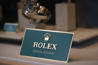 <p>Otra empresa de relojes, Rolex, aparece en el quinto puesto del ranking. La casa suiza tiene un valor de 6.800 millones de euros. (Foto: Yuriko Nakao / Getty Images).</p> 