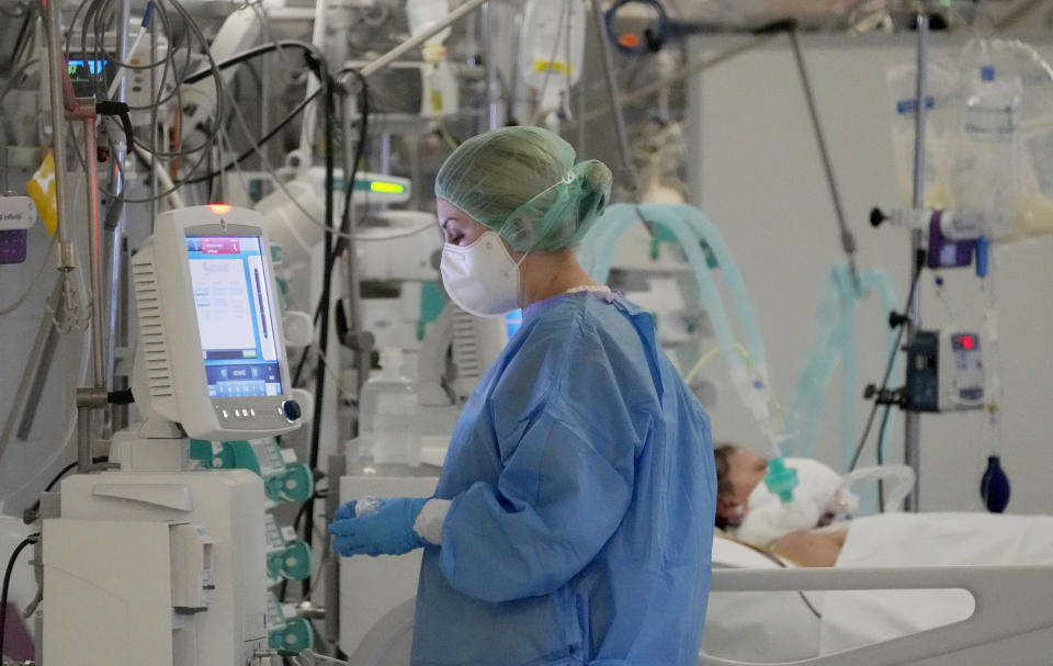 A doctor treats COVID-19 patients connected to ventilators at the hospital of the Ministry of Interior and Administration in Warsaw, Poland, on Wednesday, Jan. 19, 2022. Poland’s doctors and medics are expecting huge strain on the health care system from the rising 5th wave of COVID-19 infections. More than 30,000 new cases in 24 hours were reported Wednesday and health authorities are expecting the figure to almost double next week. (AP Photo/Czarek Sokolowski)