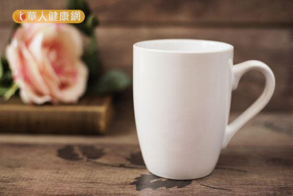 偶爾喝杯「玫瑰益母草茶」也是不錯，其疏肝解鬱的藥物特性，有助預防子宮肌瘤體質。