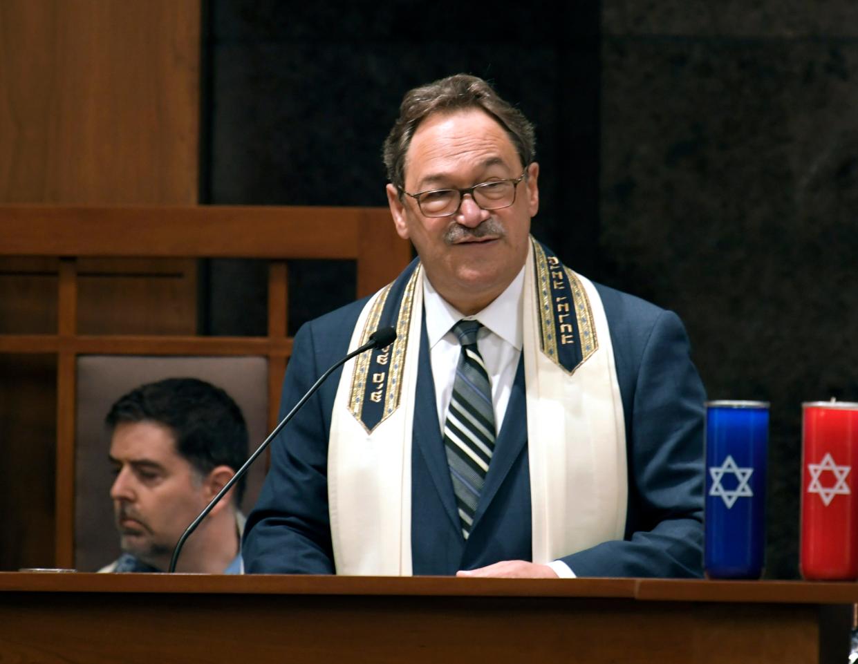 Rabbi Mark Schiftan of The Temple speaks during a memorial for the victims of the Tree of Life Synagogue in Pittsburgh at the Temple in Nashville on Monday, Oct. 29, 2018. 