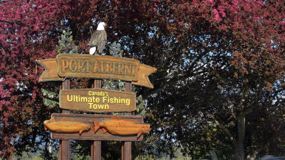 A welcome sign greets you to Port Alberni.