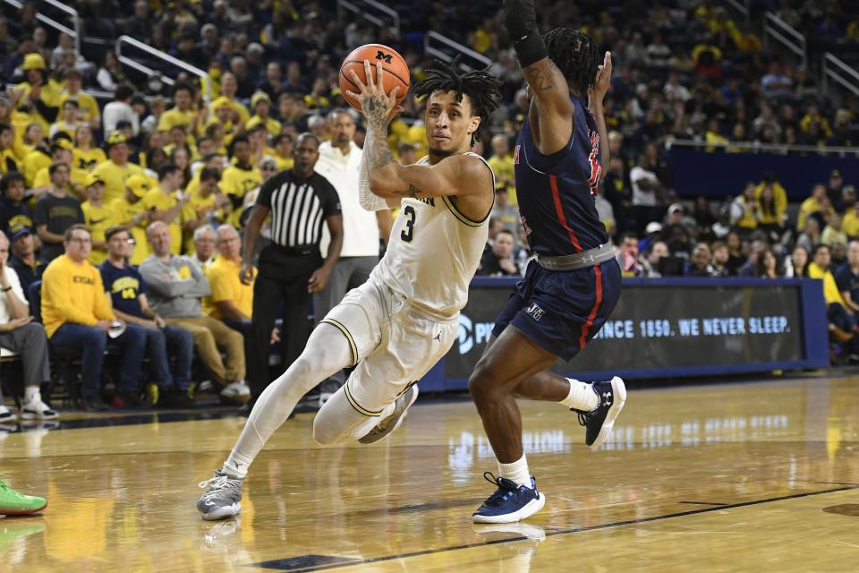 Michigan guard Jaelin Llewellyn, left, drives to the basket as he is guarded by Jackson State guard Chase Adams in the second half of U-M's 78-68 win on Wednesday, Nov. 23, 2022, at Crisler Center.
