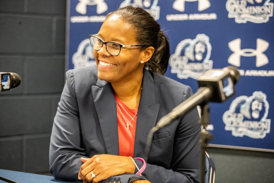 Former Lady Vols basketball star and Mississippi State coach Nikki McCray-Penson died Thursday while battling cancer.