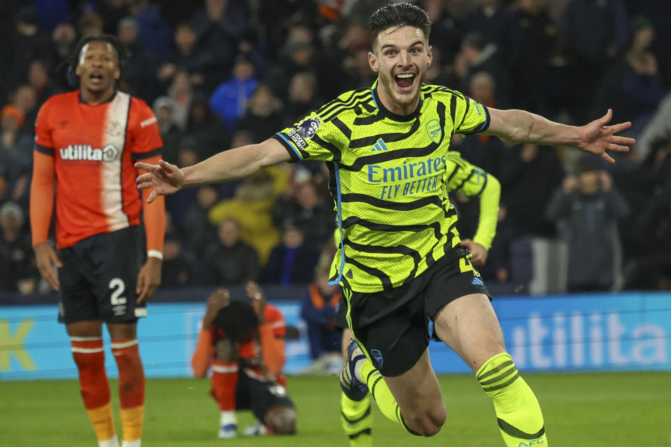 Arsenal's Declan Rice celebrates after scoring his side's fourth goal during the English Premier League soccer match between Luton and Arsenal at Kenilworth Road, Luton, England, Tuesday, Dec. 5, 2023. (AP Photo/Ian Walton)