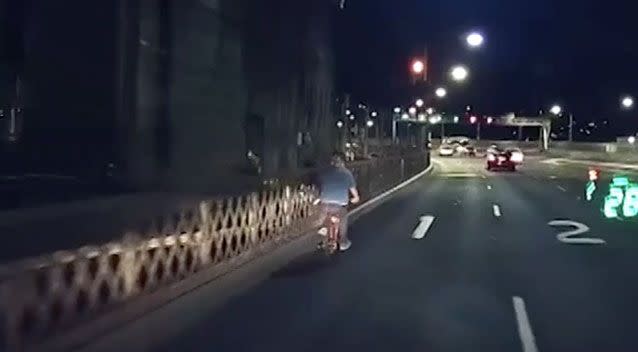 The cyclist made his way across the Sydney Harbour Bridge dodging passing cars Source: 7 News