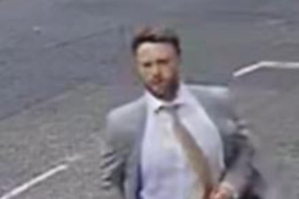 Officers are now releasing an image of a man they wish to trace, who was captured running away from the scene on Ebury Street. (Met Police )