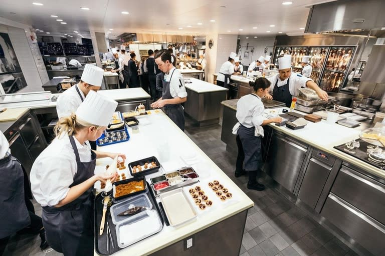 El emblemático restaurante de Nueva York, Eleven Madison Park, reabrirá sus puertas después de casi 15 meses y se convirtió en vegano