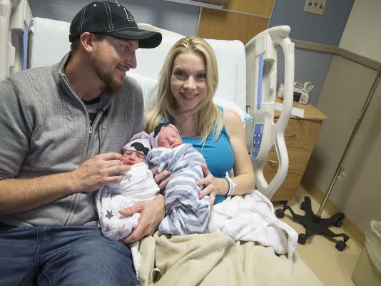 Proud parents Brandon and Holly Shay show off twins Everett and Sawyer (Photo: Nick Oza/The Arizona Republic)