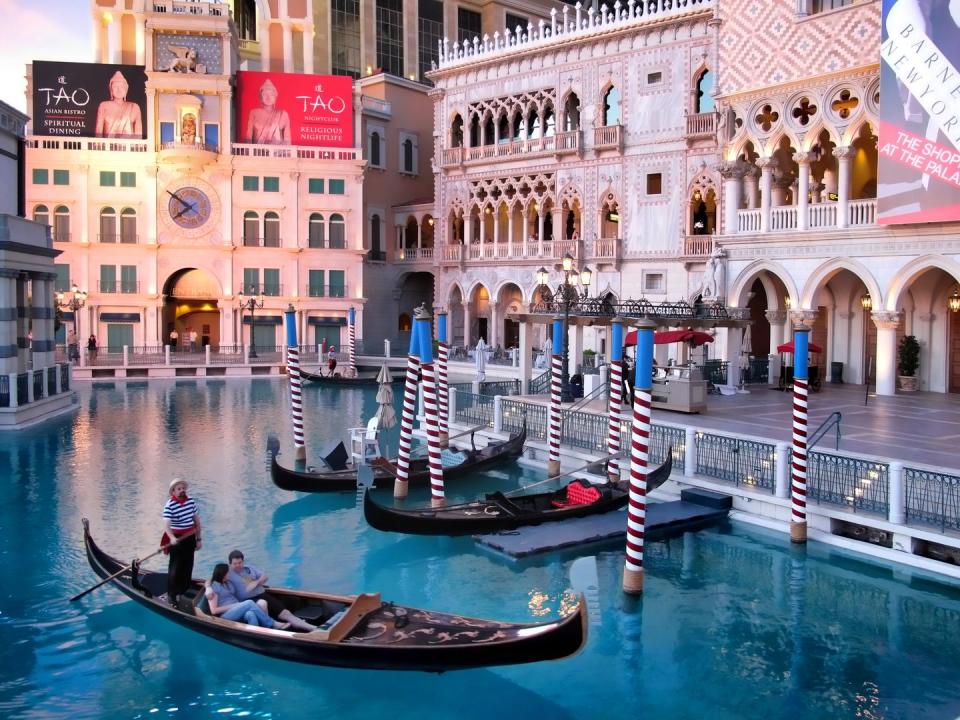 things to do in las vegas under 50 venetian gondolas