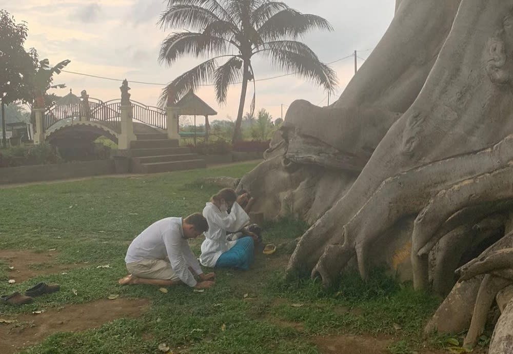 The influencer and self-described ‘spiritual healer’ apologised for her actions by performing a prayer ceremony at the sacred site. ― Picture via Instagram/ alina_yogi