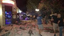 <p>Un hombre yace en el piso mientras otros turistas permanecen afuera de un bar después de un terremoto en la isla griega de Kos, el viernes 21 de julio de 2017 en la madrugada. (FOTO: AP) </p>