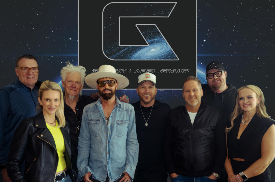 L-R: PETER STRICKLAND, GENERAL MANAGER, BMG; KATIE KERKHOVER, VICE PRESIDENT, A&R, BMG; SKIP BISHOP, STUDIO2BEE ENTERTAINMENT; PRESTON BRUST, LOCASH; CHRIS LUCAS, LOCASH; JON LOBA, PRESIDENT, FRONTLINE RECORDINGS, NORTH AMERICA, BMG; QUINN BAUDUCCO, SENIOR MANAGER, BUSINESS & LEGAL AFFAIRS, BMG; JOJAMIE HAHR, EVP, RECORDED MUSIC, BMG NASHVILLE