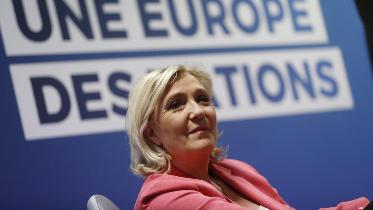 Marine Le Pen, Vorsitzende der rechtspopulistischen Partei «Rassemblement National» aus Frankreich, bei einer Pressekonferenz zur bevorstehenden Europawahl. Foto: Jean-Francois Badias/AP