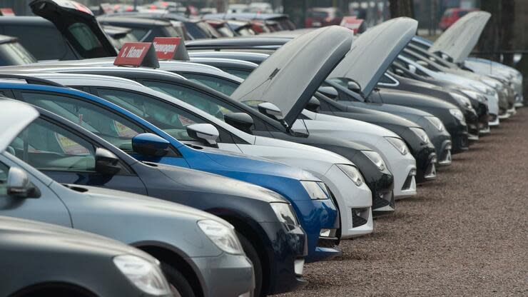 Die Zahl der neuzugelassenen Autos ist im Oktober im Vergleich zum Vormonat gesunken. Foto: dpa