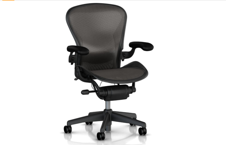 This mesh office chair has fully-adjustable armrests.