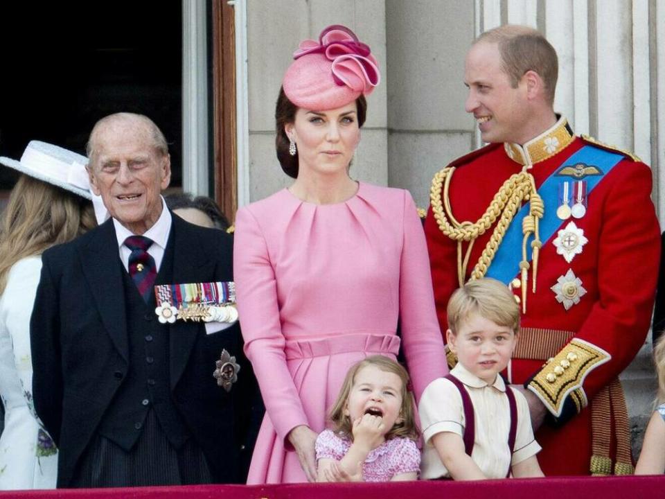 Prinz William (re.) trauert mit der britischen Königsfamilie um Prinz Philip. (Bild: imago images/PPE)