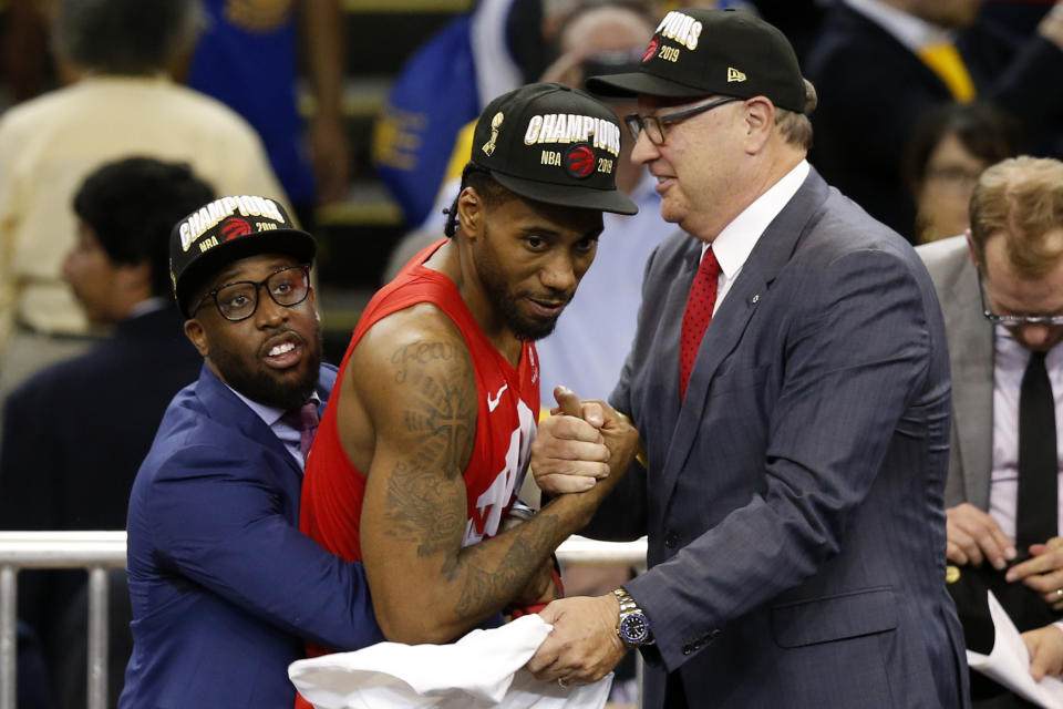 OAKLAND, CALIFORNIA - JUNE 13: Kawhi Leonard #2 of the Toronto Raptors celebrates his teams victory over the Golden State Warriors in Game Six to win the 2019 NBA Finals at ORACLE Arena on June 13, 2019 in Oakland, California. NOTE TO USER: User expressly acknowledges and agrees that, by downloading and or using this photograph, User is consenting to the terms and conditions of the Getty Images License Agreement. (Photo by Lachlan Cunningham/Getty Images)