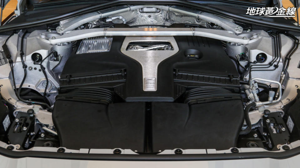 Aston Martin將DBX707搭載的4.0升V8雙渦輪增壓引擎動力提升至707匹馬力。(攝影/ 陳奕宏)