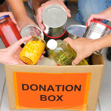 People-putting-food-in-a-donation-box_web