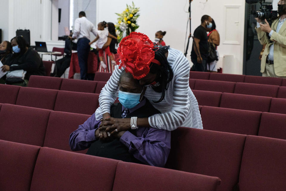 Donna Mays hugs Jamel Floyd's cousin Mark Lumpkin during the funeral on June 30.<span class="copyright">Yuki Iwamura</span>