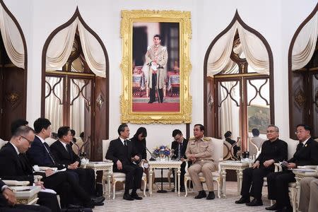 Chinese Foreign Minister Wang Yi (L) is received by Thai Prime Minister Prayuth Chan-O-Cha (R) at Government House in Bangkok, Thailand July 24, 2017. REUTERS/Lillian Suwanrumpha/Pool