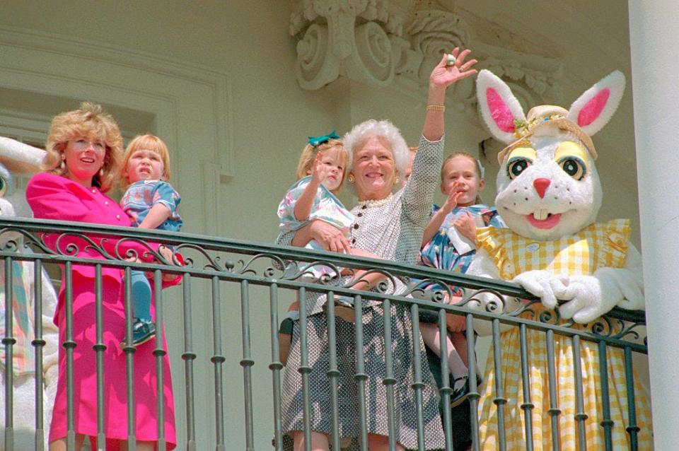 Barbara Bush on the White House balcony with the Easter Bunny and her granddaughters in 1989