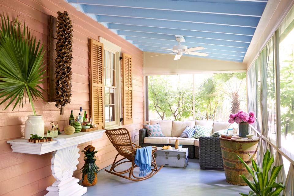 Pink Cottage Screened Porch Sitting Area with Bar