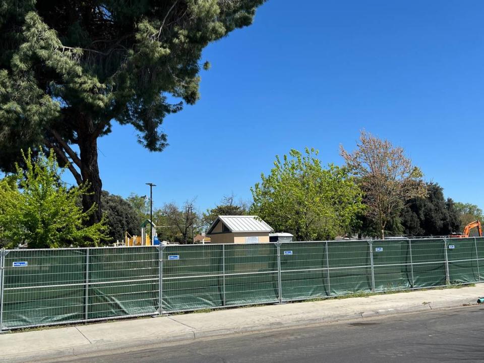 J.M. Pike Park is closed off by covered fencing due to construction at Kearney Avenue and Princeton Avenue. Angela Rodriguez/arodriguez@modbee.com