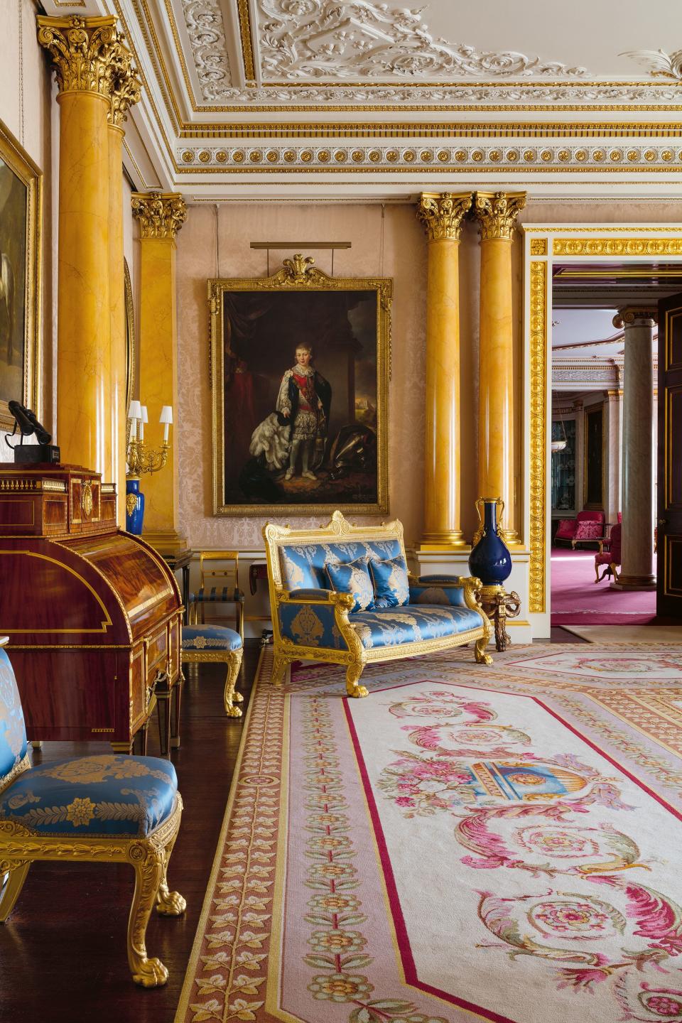 Photographer Ashley Hicks was given the dream assignment: To set himself loose in the storied palace for ten days with a Canon digital SLR with a mission to capture some 21 of its splendid rooms, several of them never open to the public.