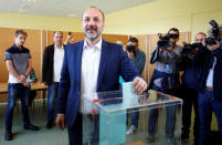 Presidential candidate Sasa Jankovic casts his vote at a polling station during elections in Belgrade, Serbia April 2, 2017. REUTERS/Djordje Kojadinovic