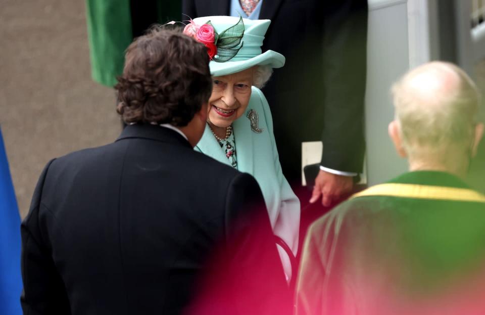 <p>Her Majesty clearly looked happy to be back at the races. </p>