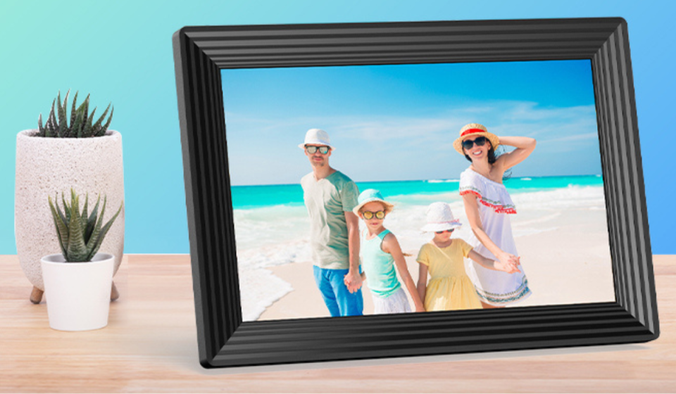 family of four at the beach on a digital picture frame 