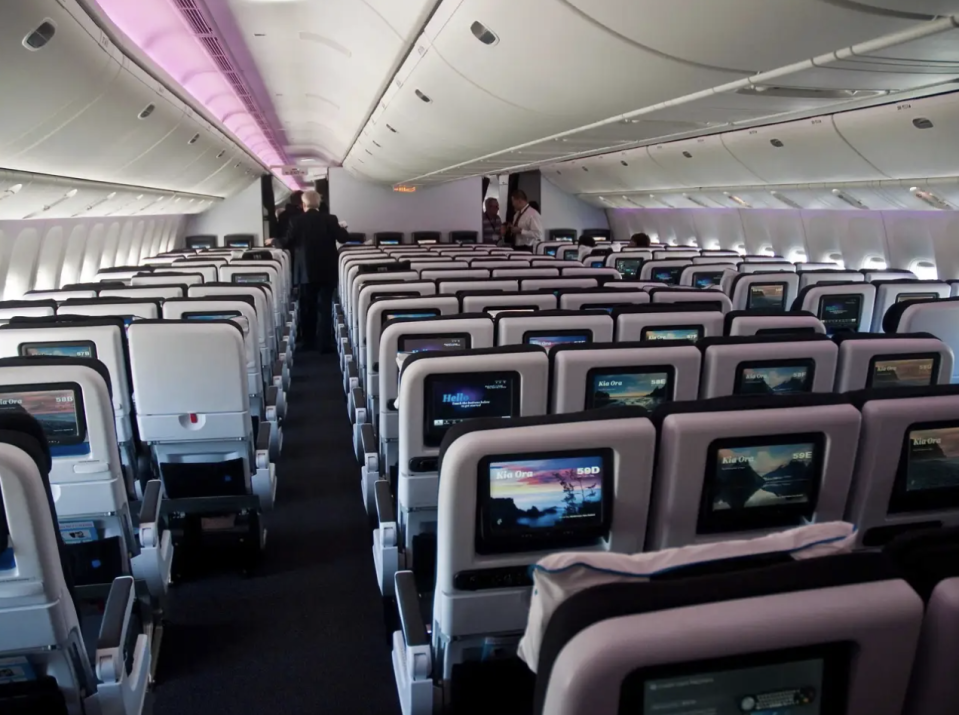 So sieht es im Inneren der Economy Kabine von Air New Zealand 777-300ER aus. - Copyright: Phillip Capper/ Flickr