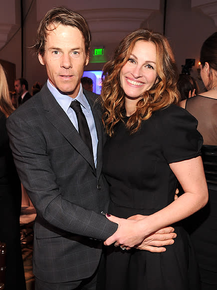 JULIA ROBERTS & DANNY MODER, 2002