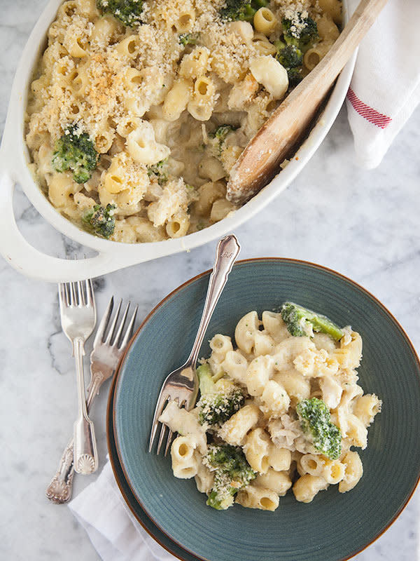 <strong>Get the <a href="http://www.foodiecrush.com/2013/02/chicken-divan-macaroni-and-cheese-and-a-friday-faves-academy-award-round-up/" target="_blank">Chicken Divan Macaroni and Cheese recipe</a> from Foodie Crush</strong>