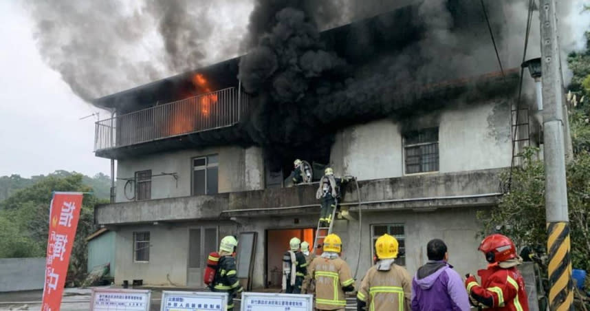 大年初一關西鎮南新里發生死亡火警，一名男子受困火場不幸身亡。（圖／竹縣消防局提供／中國時報邱立雅竹縣傳真）