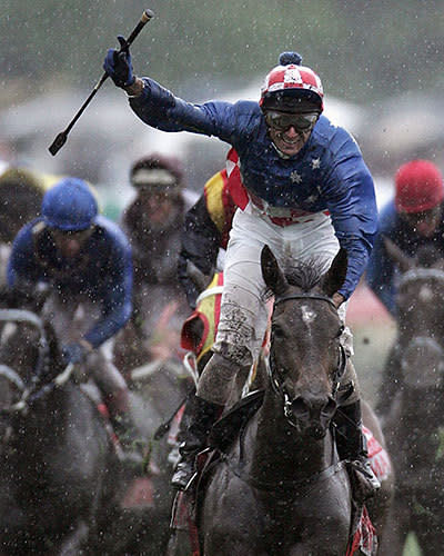 <p>Glen Boss, riding Makybe Diva, celebrates victory in The Melbourne Cup at Flemington Racecourse</p>