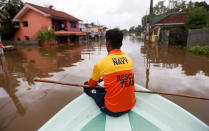 <p>A Sri Lankan Navy rescue team member searches for flood victims on a flooded road in Nagoda village in Kalutara, Sri Lanka, May 29, 2017. (Dinuka Liyanawatte/Reuters) </p>