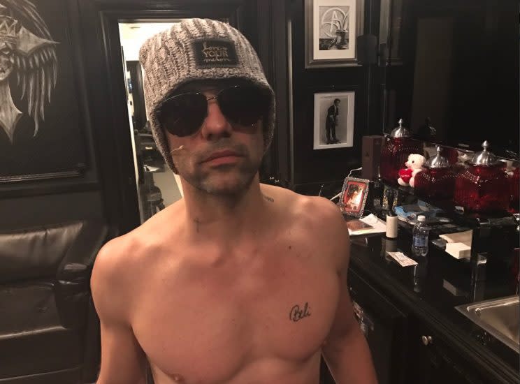 Criss se tatuó “Beli” en su pecho/Crédito: twitter.com/CrissAngel