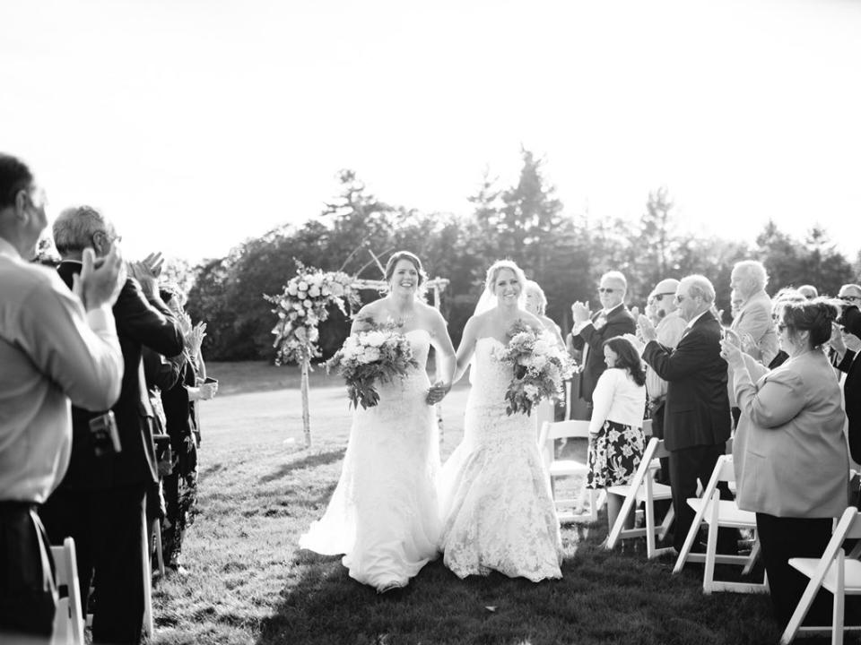 Meghan Duggan y Gillian Apps se casaron el fin de semana en una bella boda en el estado de Maine. <a href="https://twitter.com/mduggan10?ref_src=twsrc%5Egoogle%7Ctwcamp%5Eserp%7Ctwgr%5Eauthor" rel="nofollow noopener" target="_blank" data-ylk="slk:Foto: Meghan Duggan/Twitter;elm:context_link;itc:0;sec:content-canvas" class="link ">Foto: Meghan Duggan/Twitter</a>