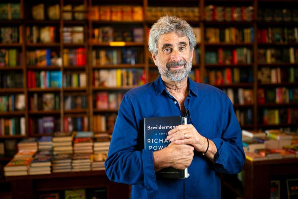 El propietario de Books & Books, Mitchell Kaplan, en su tienda de Coral Gables.