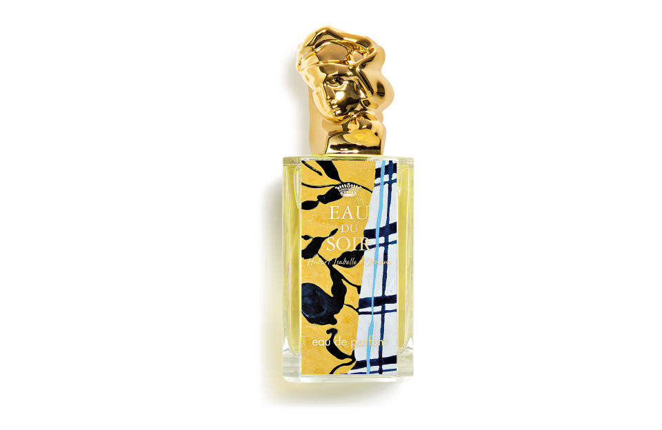 226€, 100ml<br><p>Cette fragrance culte voit son flacon retravaillé par Ymane Chabi-Gara en édition limitée. La peintre française lauréate du prix Sisley des Beaux-Arts a imaginé une teinte jaune réconfortante comme la chaleur que lui procure le parfum.</p><p>Notes : Mandarine, Pamplemousse, Poivre, Seringa, Jasmin, Rose, Mousse de chêne, Patchouli, Musc.</p><br><a href="https://www.sisley-paris.com/fr-FR/eau-du-soir-edition-limitee-par-ymane-chabi-gara-100-ml-196223.html" rel="nofollow noopener" target="_blank" data-ylk="slk:Acheter;elm:context_link;itc:0;sec:content-canvas" class="link ">Acheter</a>