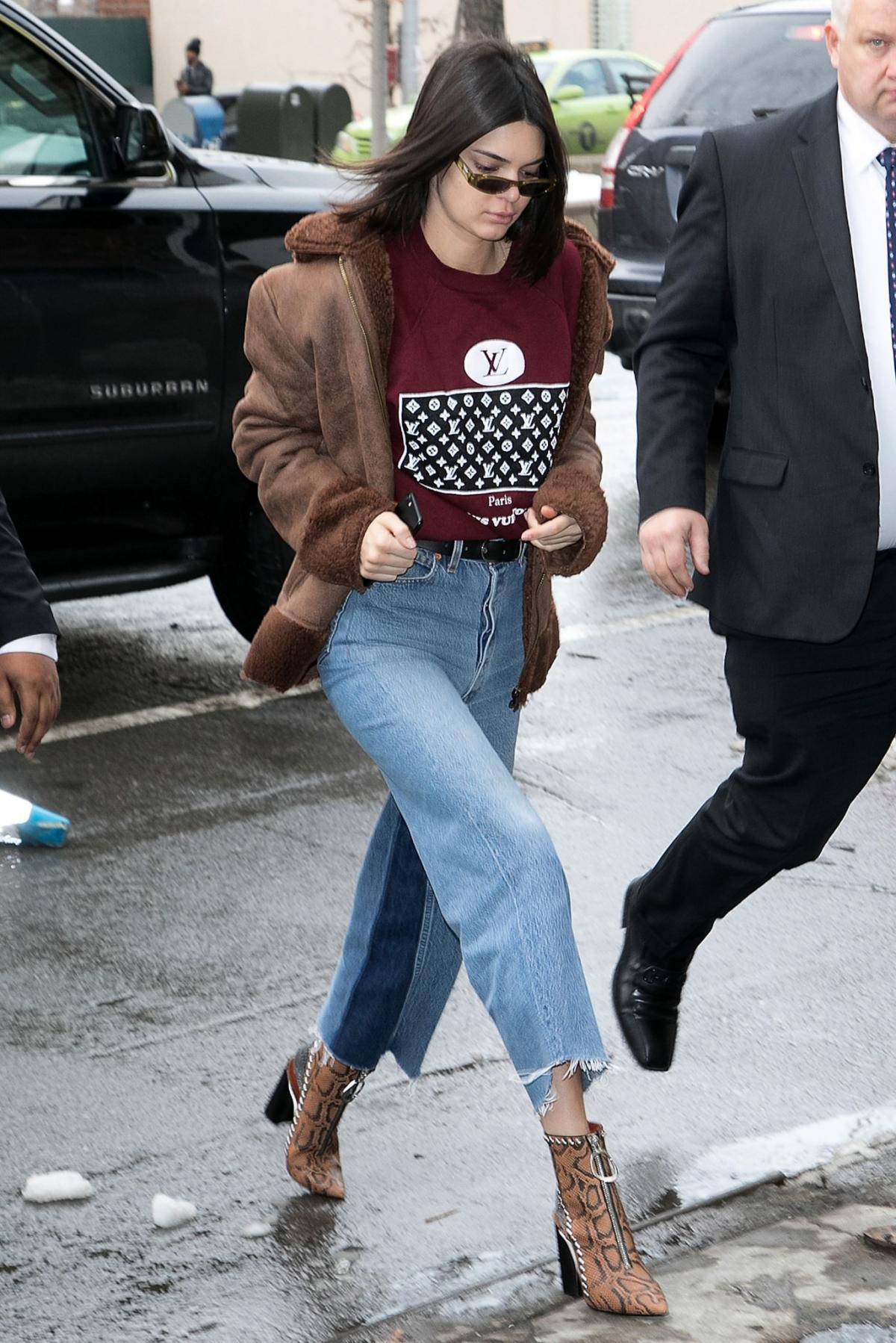 Kendall Jenner Made a Hooded Sweatshirt Totally Chic  Leather jacket  outfits, Jacket outfits, Street style