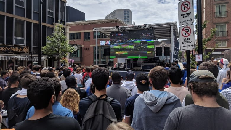 World Cup fans jam Argyle Street to watch France defeat Croatia 4-2